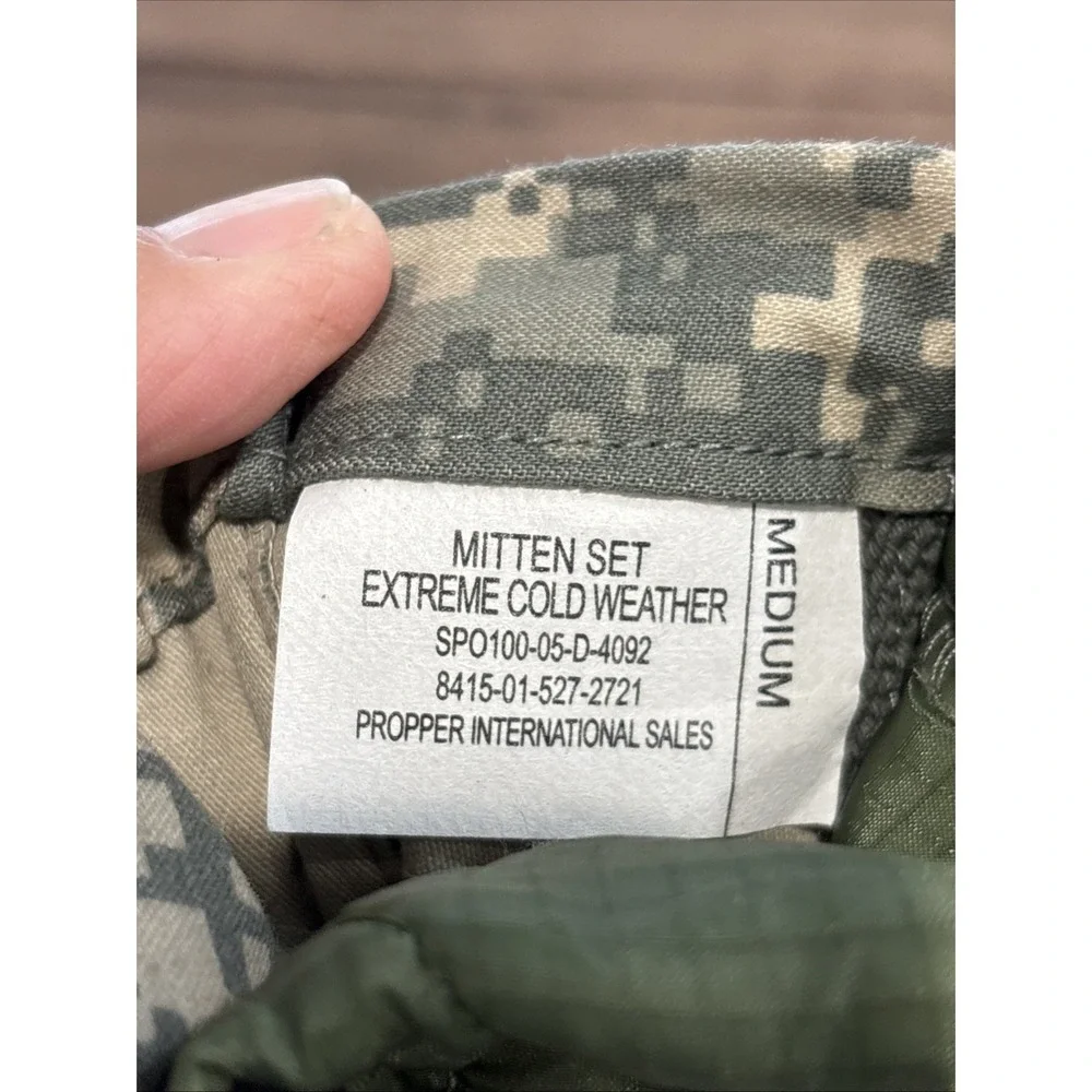 Large - US Army UCP / ACU Camouflage Extreme Cold Weather Mittens Gloves & Liner